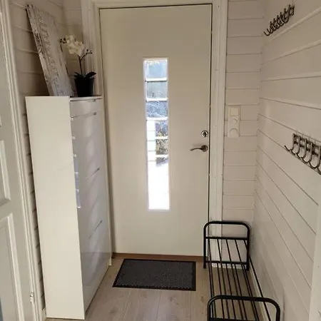 Hytte Pa Sor Senja Med Nydelig Utsikt Og Jacuzzi Dragoy Exterior photo
