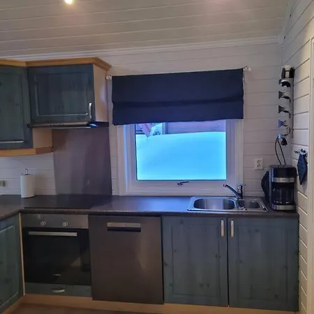Hytte Pa Sor Senja Med Nydelig Utsikt Og Jacuzzi Dragoy Exterior photo