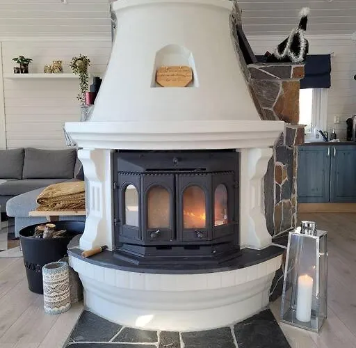 Hytte Pa Sor Senja Med Nydelig Utsikt Og Jacuzzi