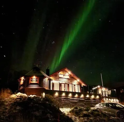 Hytte Pa Sor Senja Med Nydelig Utsikt Og Jacuzzi