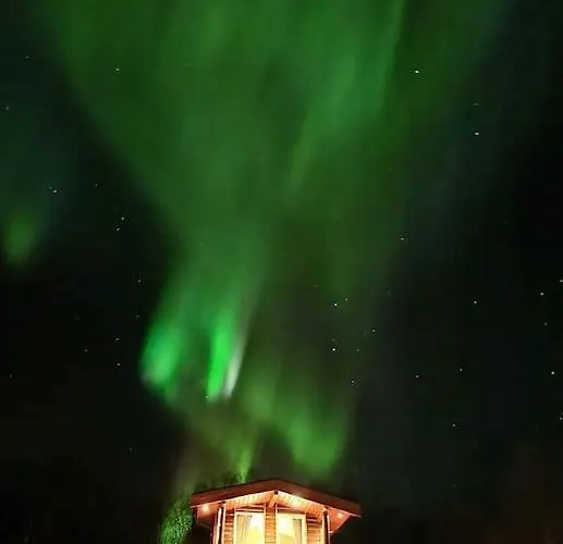 Hytte Pa Sor Senja Med Nydelig Utsikt Og Jacuzzi
