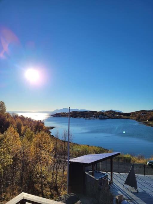 Pa Sor Senja Med Nydelig Utsikt Og Jacuzzi *