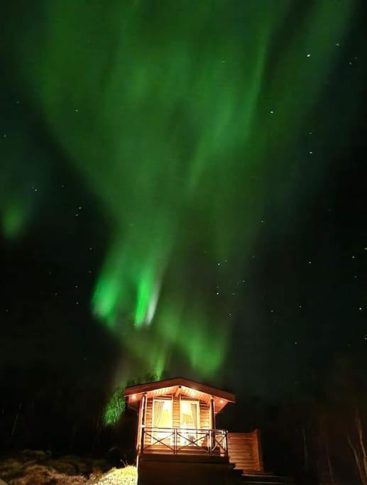 Holiday home Pa Sor Senja Med Nydelig Utsikt Og Jacuzzi