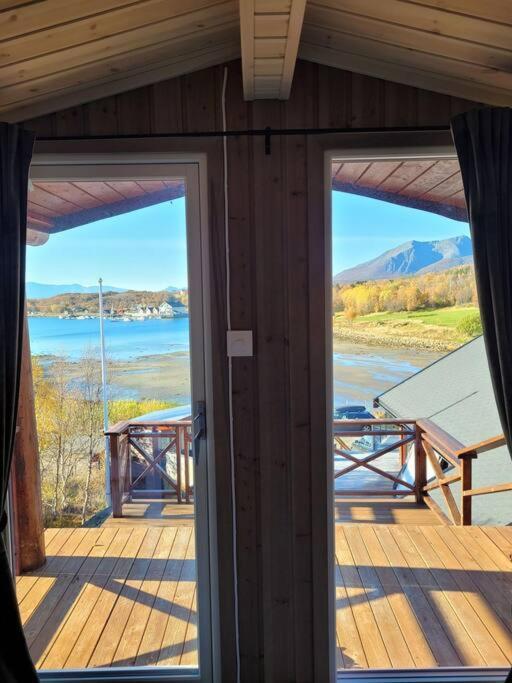 Pa Sor Senja Med Nydelig Utsikt Og Jacuzzi Holiday home
