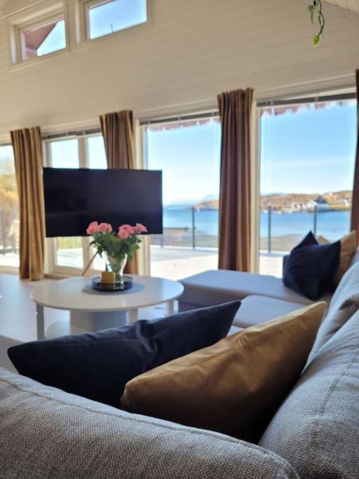Holiday home Pa Sor Senja Med Nydelig Utsikt Og Jacuzzi *