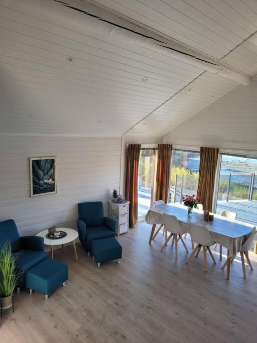 Pa Sor Senja Med Nydelig Utsikt Og Jacuzzi Dragoy