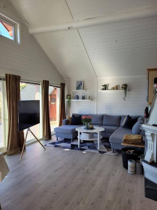 Pa Sor Senja Med Nydelig Utsikt Og Jacuzzi * Dragoy