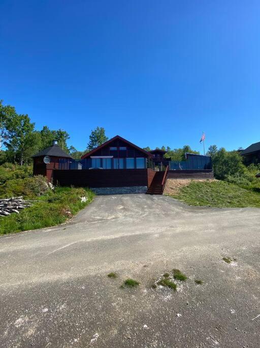 Pa Sor Senja Med Nydelig Utsikt Og Jacuzzi Holiday home Dragoy